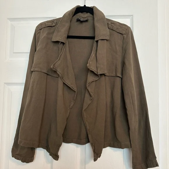 Army Green light jacket in size Large by Lulu’s - Picture 1 of 5